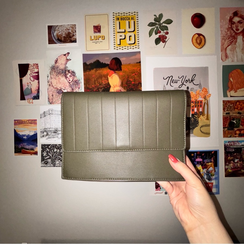 2/$15 🍓 Olive Green Women's Crossbody Bag